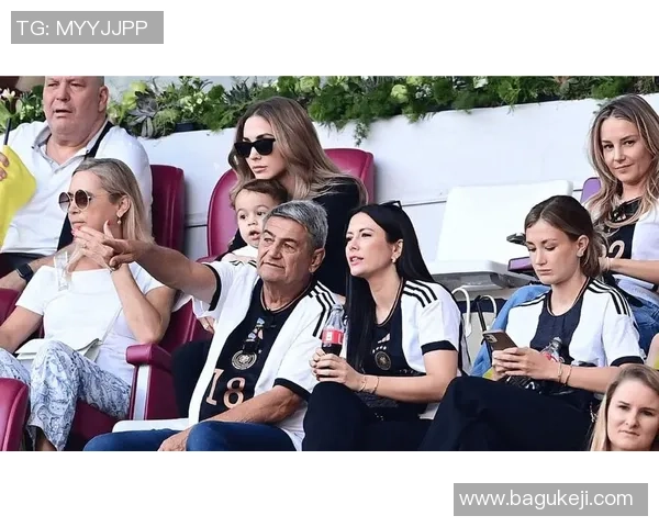 足球球星太太团背后的故事：魅力与挑战并存的幕后女性力量